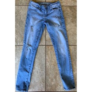 American Eagle Light Wash Ripped Jeggings